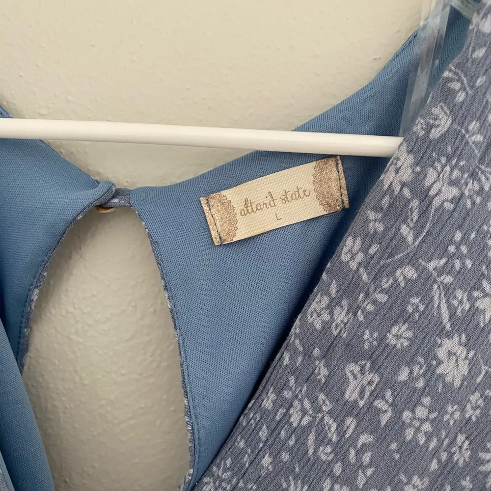 Altar'd State Light Blue Floral Flowy Romper Size Large - Image 3