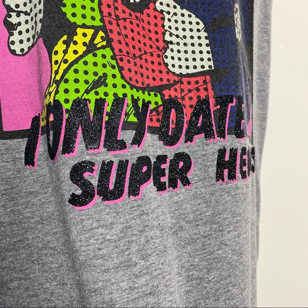 Marvel I Only Date Super Heroes Graphic Tee Size Small - Image 5