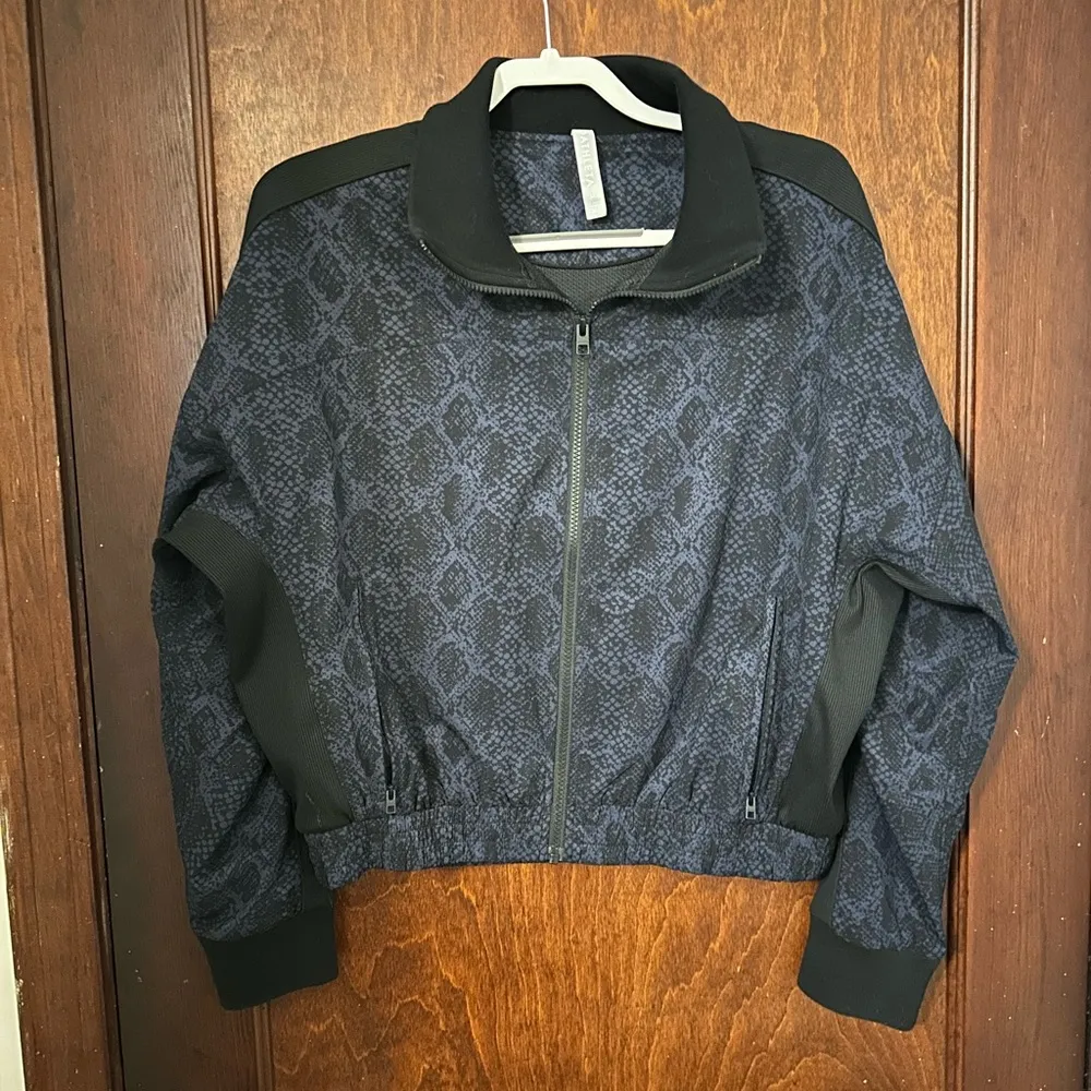 Athleta Brooklyn Bomber Zip Up Jacket Blue Python (size M) - Image 2