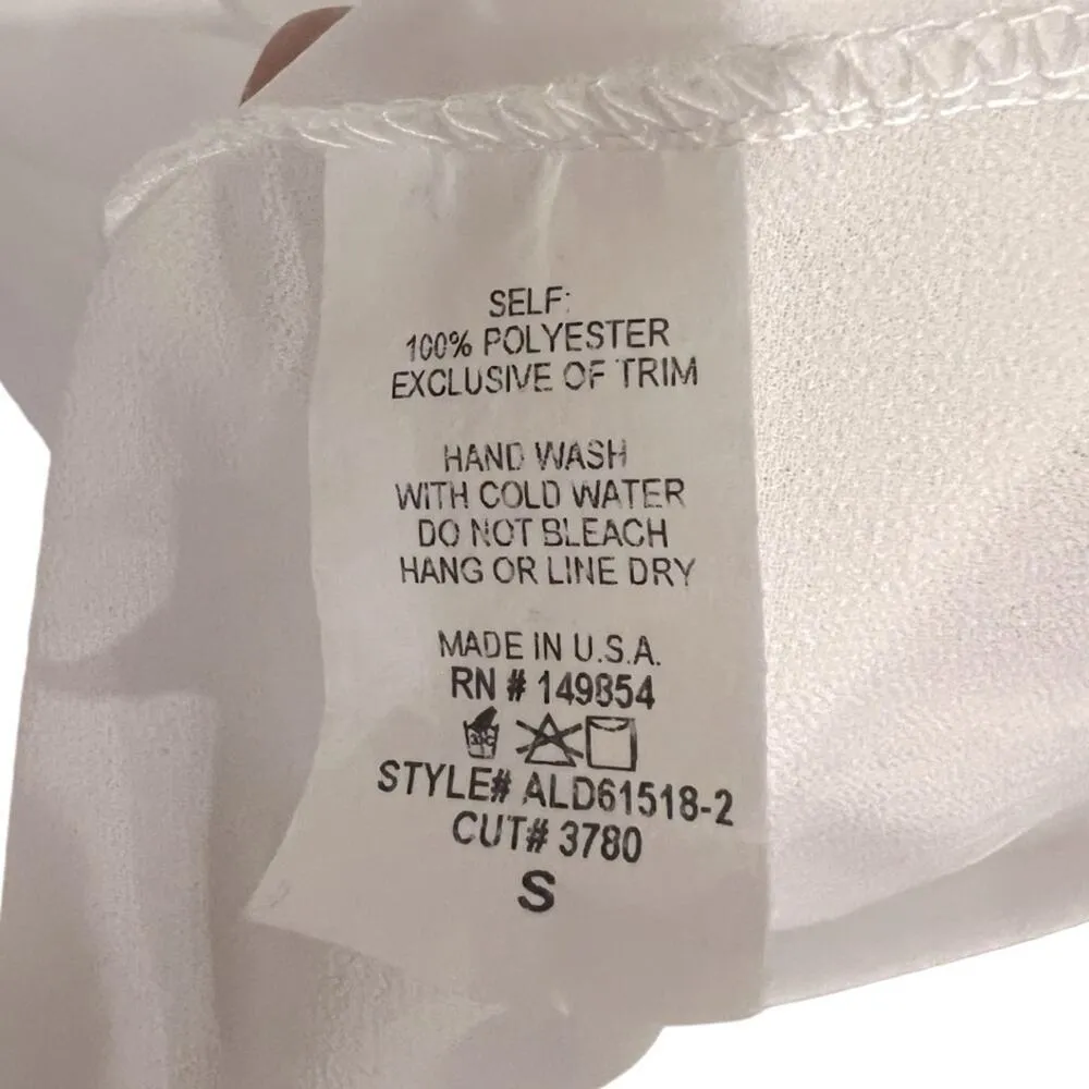 SADIE & SAGE WHITE LACE WITH BACK TIE COVER
UP/DRESS - Image 10