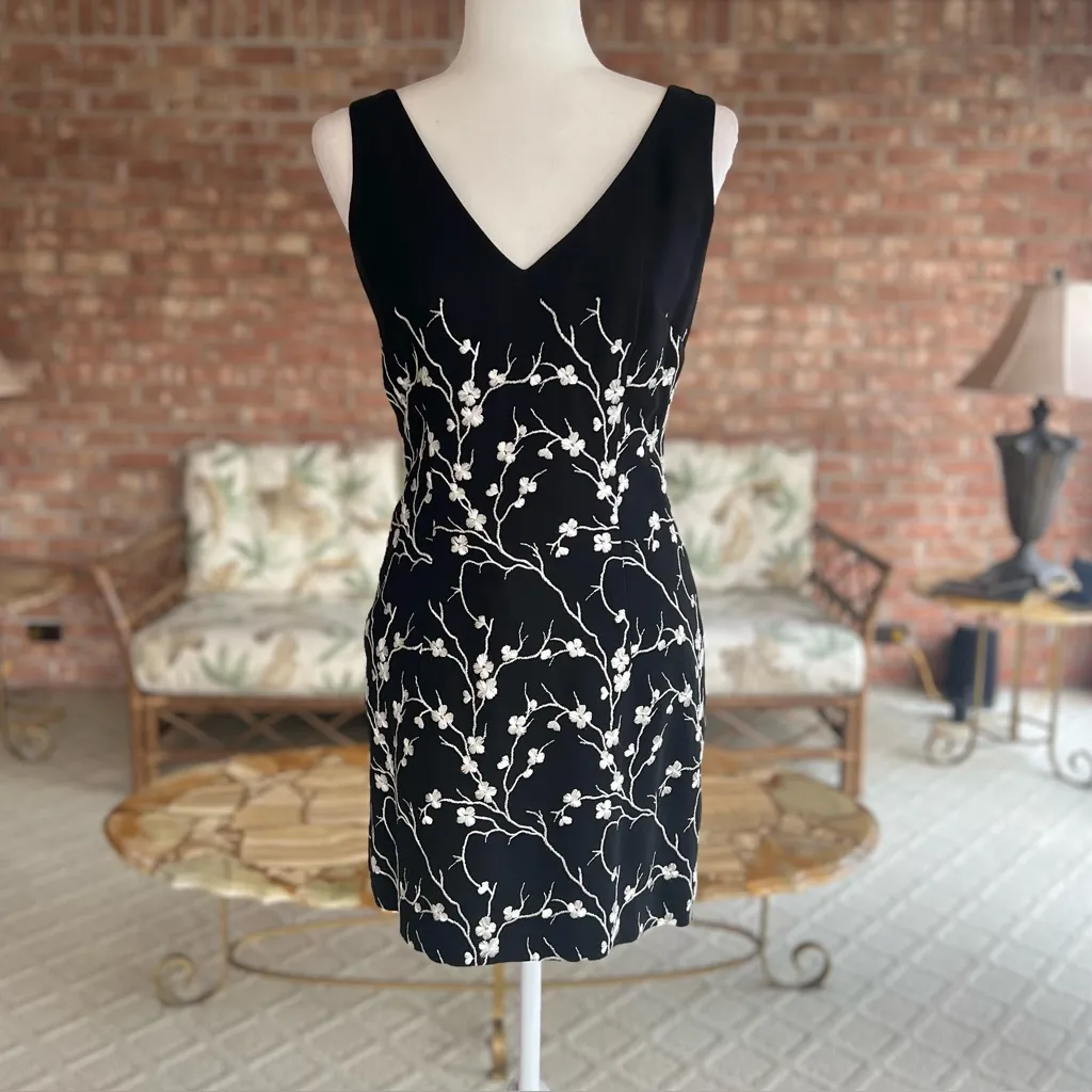 Nicole Miller Dress Black Floral Embroidered Mini V-Neck Sleeveless 6 Party LBD - Image 3