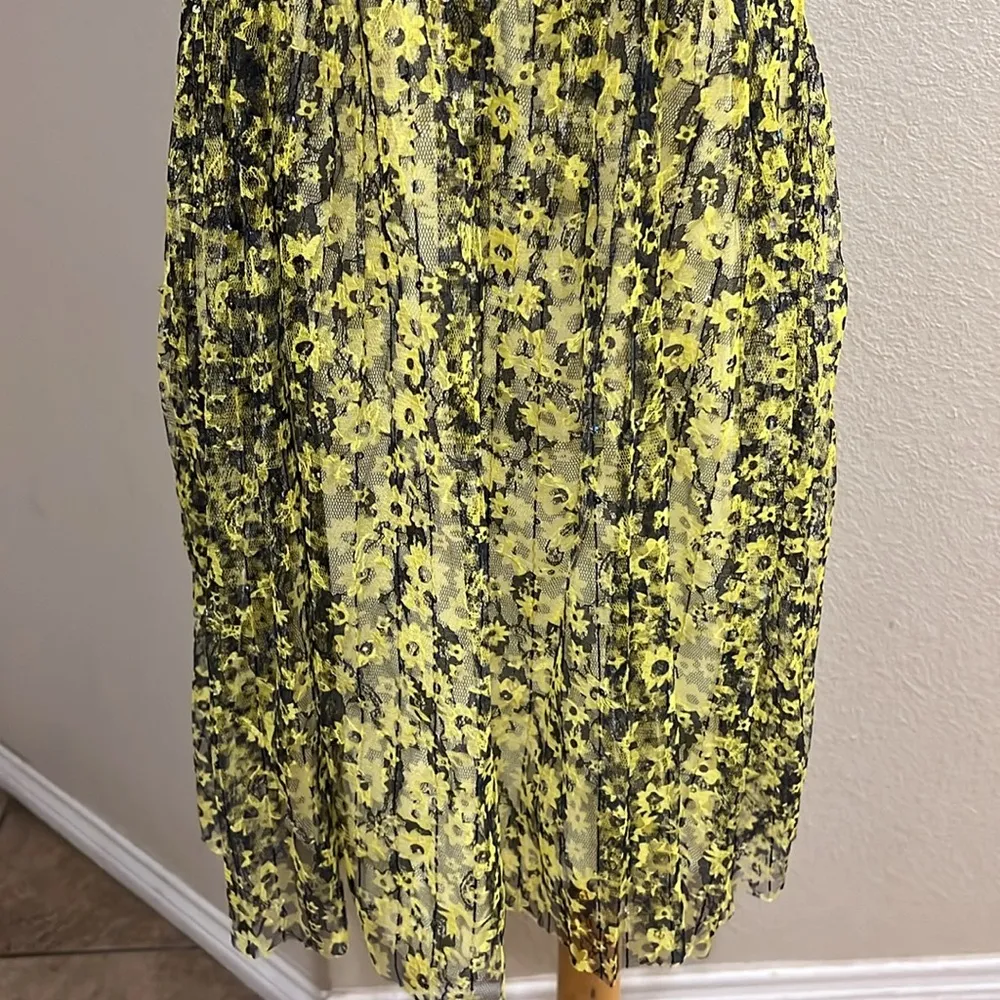 Romeo And Juliet Couture Women's Size Large Yellow Black trim Lacy Dress NWT - Image 3