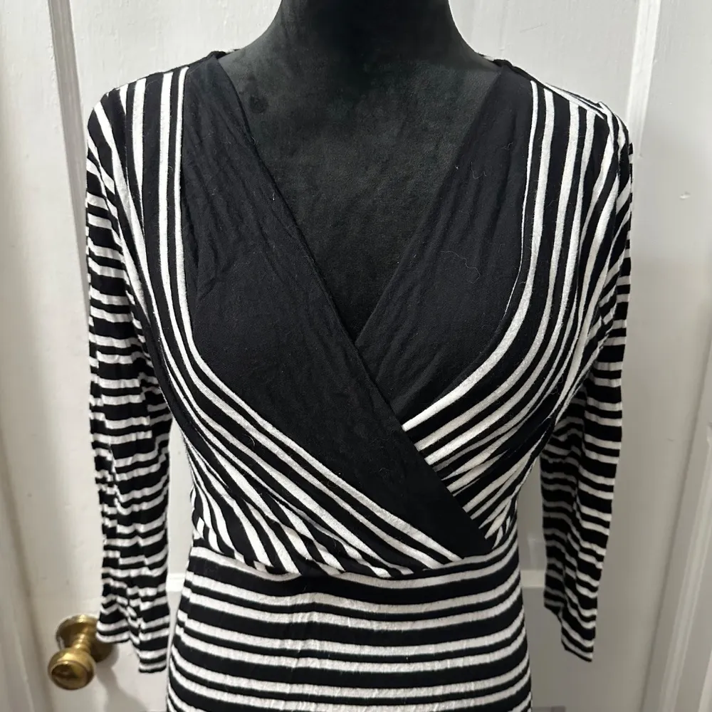 Motherhood Nursing Black and White Long Sleeve Dress in M Size undefined - Image 2