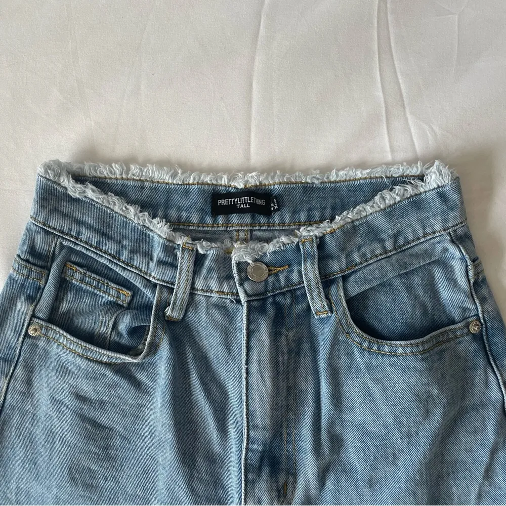 PrettyLittleThing Ripped Waistband High Waist Split Hem Jeans, Size 2 Tall, NWOT - Image 11