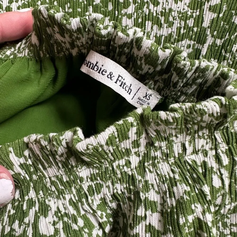 Abercrombie & Fitch Green Babydoll Top Puff Sleeve Dainty Feminine Milkmaid - Image 2