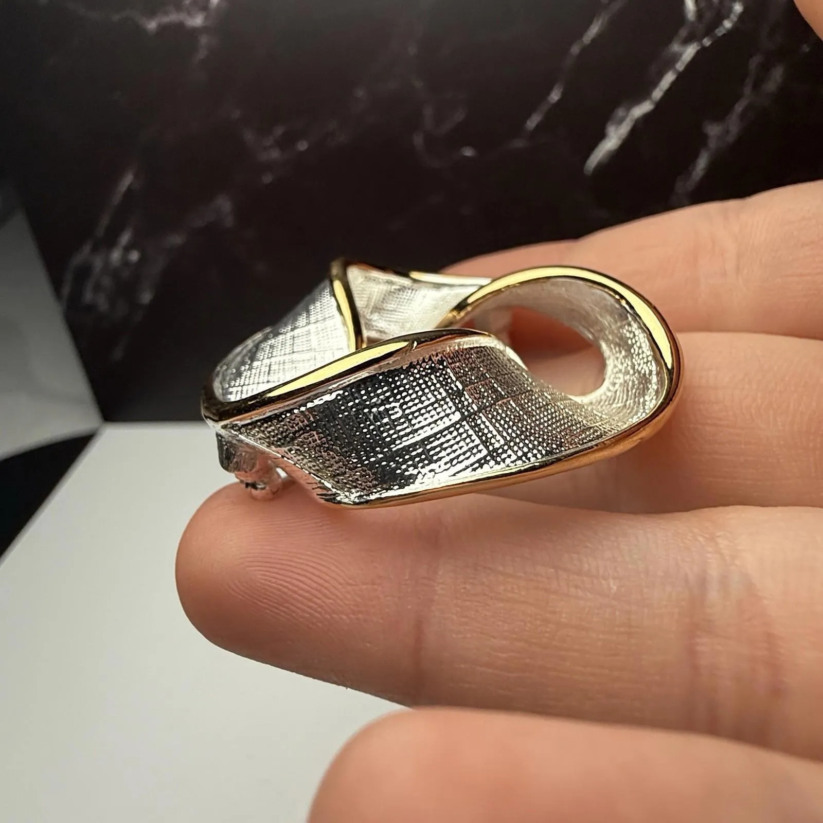 Napier Textured Two Tone Brooch Pin Signed Twisted Ribbon Triangle - Image 13