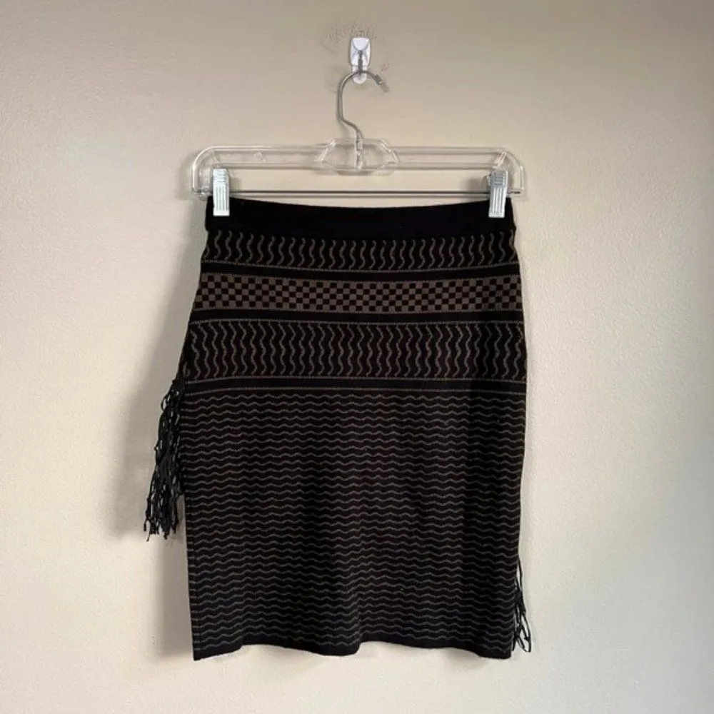 Romeo & Juliet Couture small body skirt - Image 3