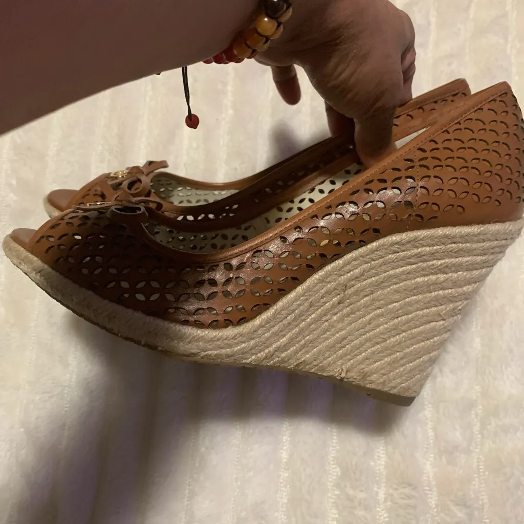 Michael Kors Tan Perforated Women's Shoes - Image 5