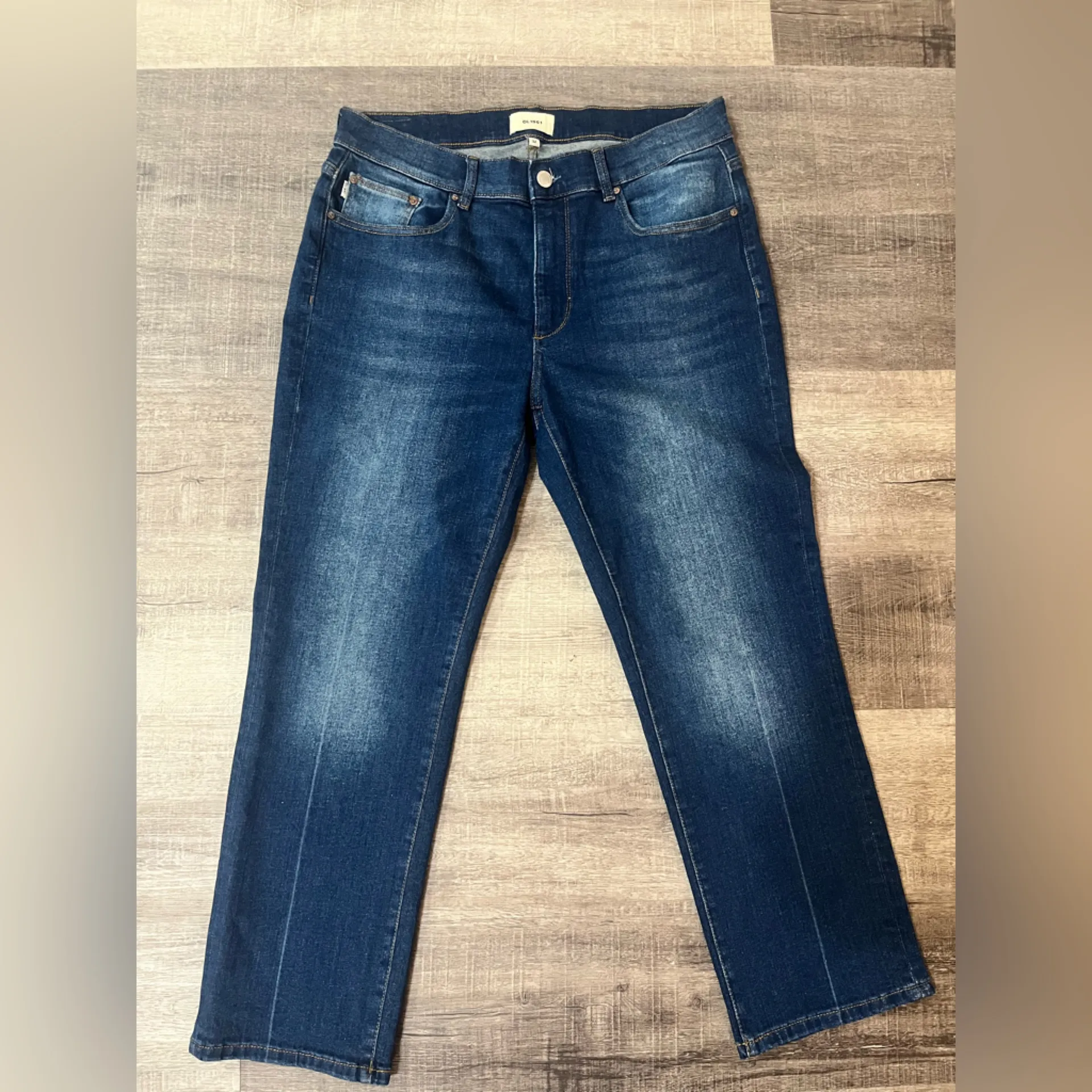 DL1961 Mara Straight Mid Rise Instasculpt™ Ankle Jeans in Santa Monica - Image 3