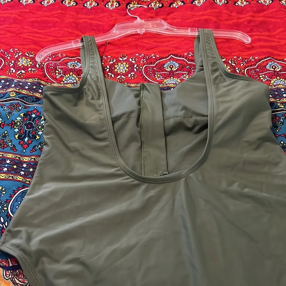 Cyn & Luca one Pc swimsuit excellent condition Green Size L - Image 7