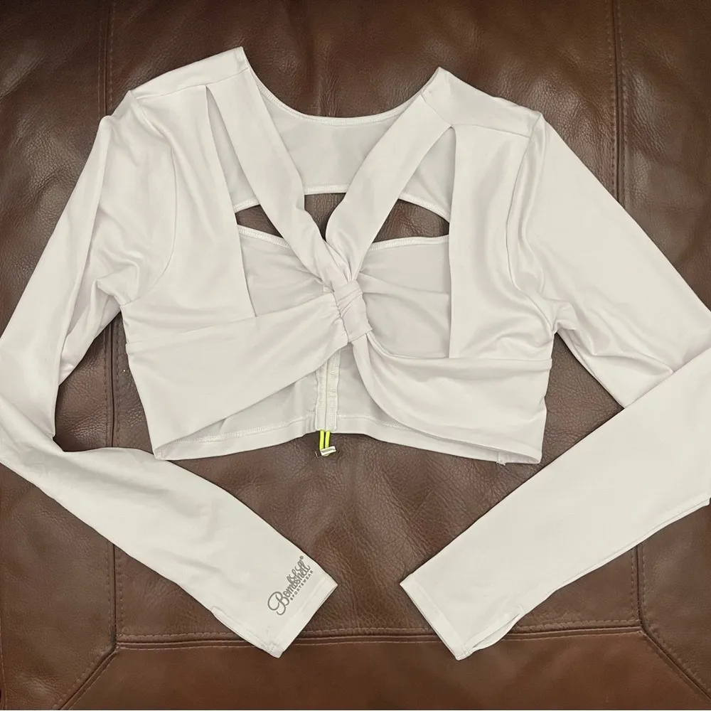 Bombshell Sportswear Scrunch Pullover! - Image 4