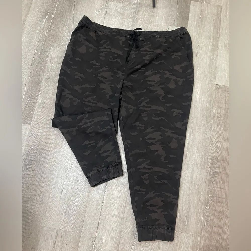 By Giuliana Black Camo Pants Size 3X NWT - Image 2