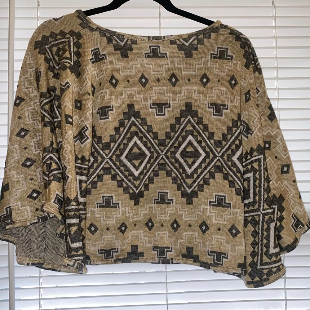 Charlotte Russe Aztec Top - Image 2