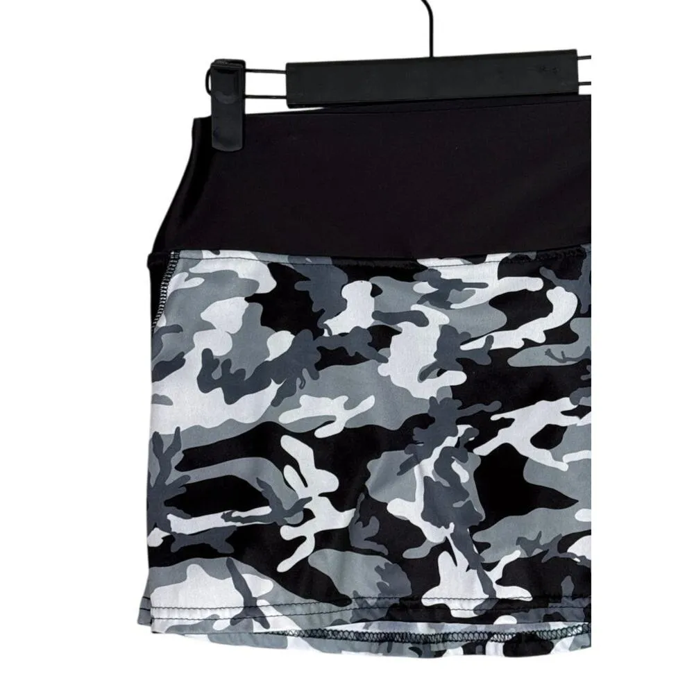 Faye + Florie Camo Tennis Skort Built in Shorts Mid Rise Small Grey Black White - Image 2
