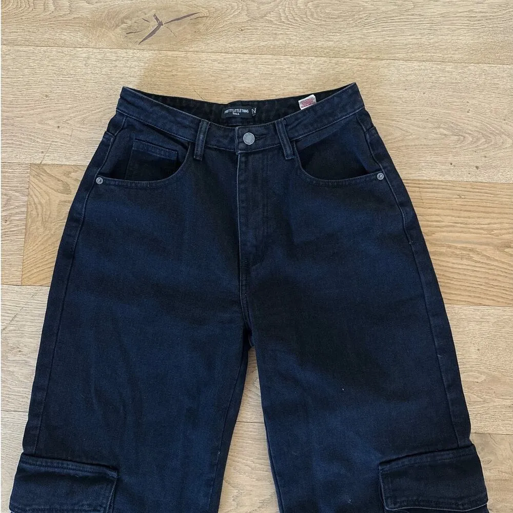 Pretty Little Thing  - Denim Cargo Jeans Tall in Black - Image 2