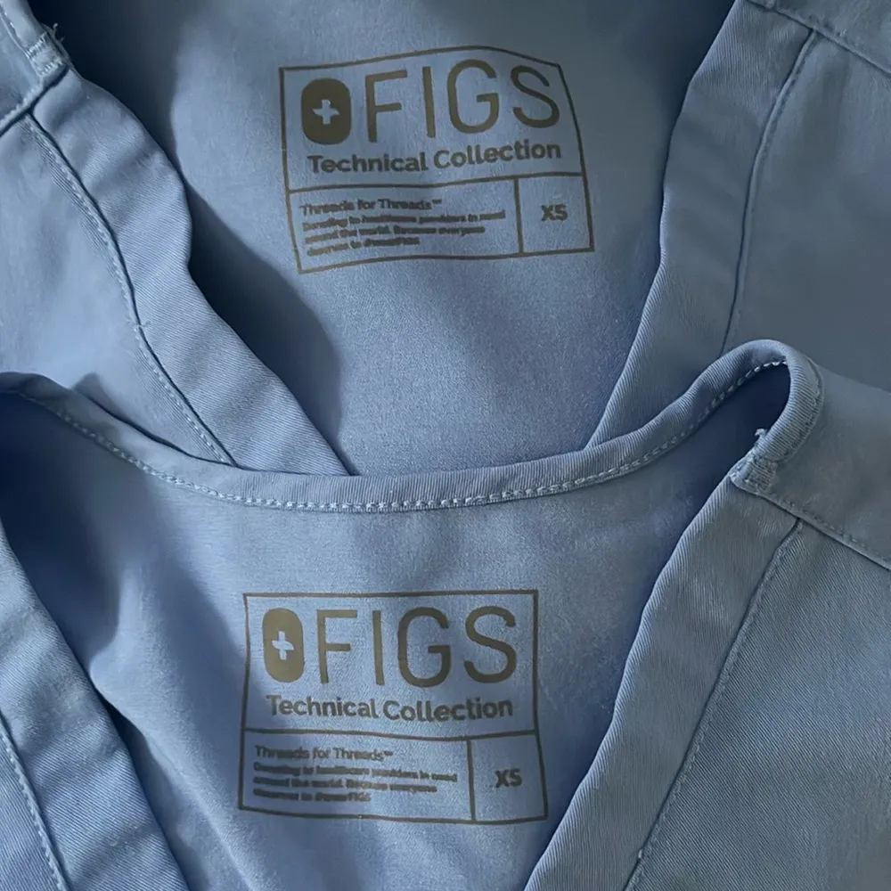 Figs XS Catarina One Pocket Light Blue Short Sleeve Scrub Shirt FW1000 Lot of 2 - Image 2