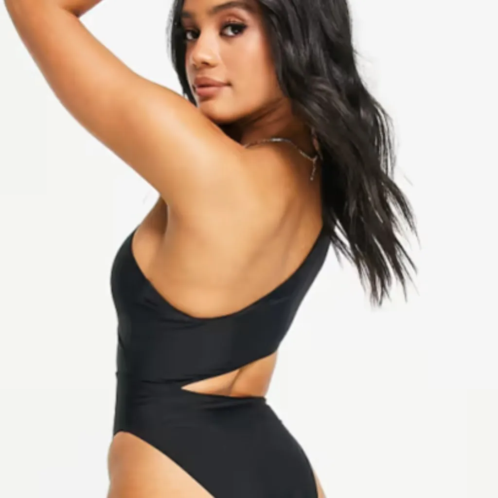 South Beach Exclusive Asymmetric Cut - Image 3