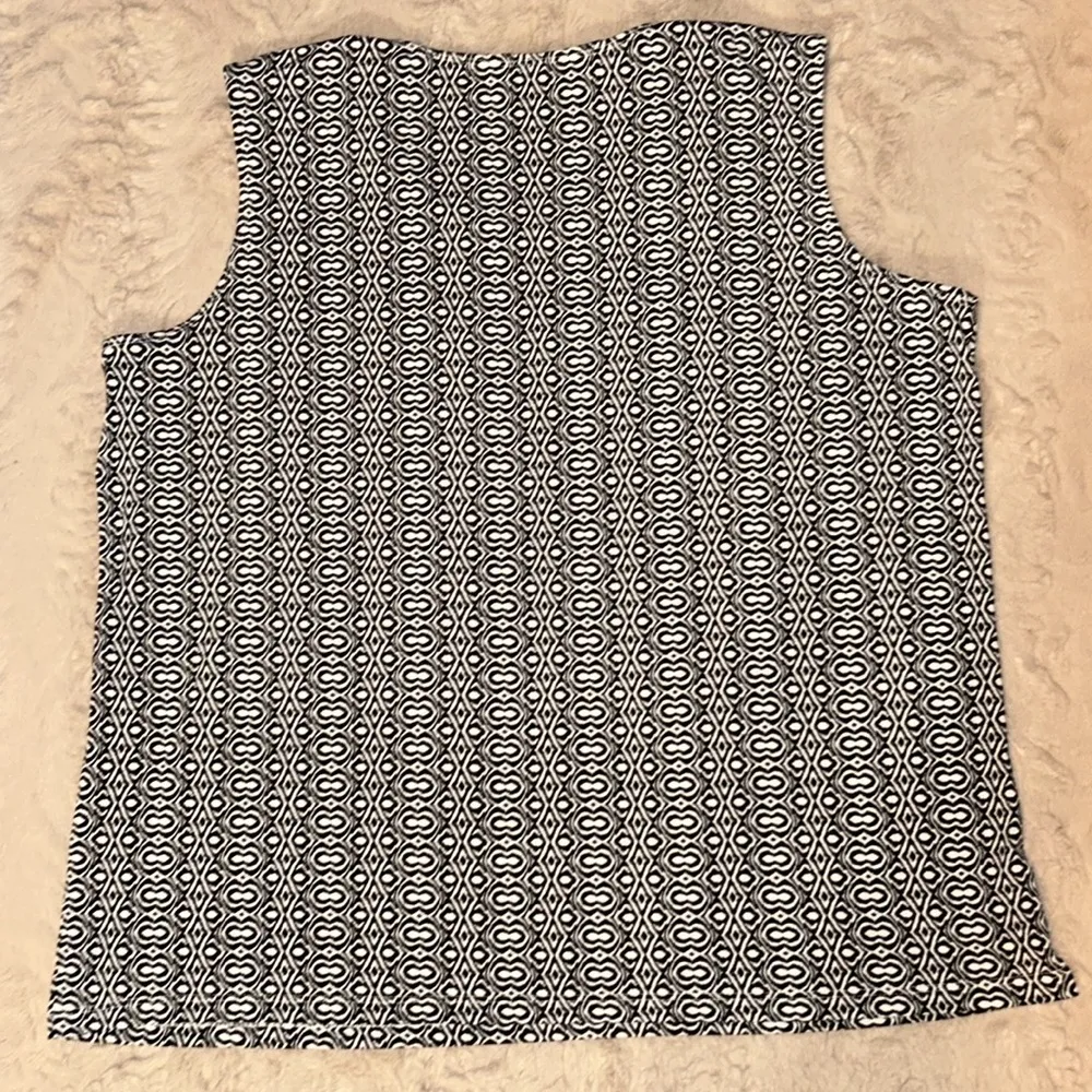 Petite sleeveless top in size PM - Image 2
