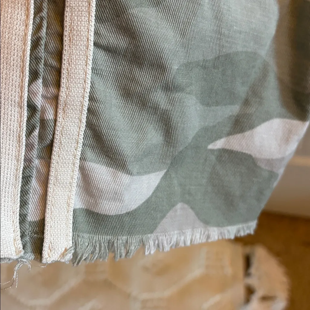 NWT Mother The Shaker Chop Crop Fray in Desert Print Size 30 Green - Image 4