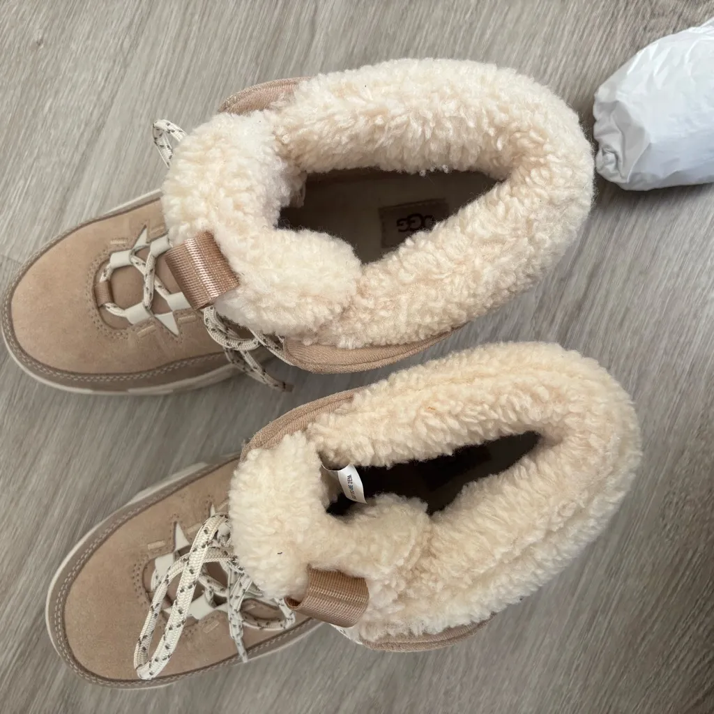 UGG TerreTrail Cozy Lace Boots  7.5 - Image 6