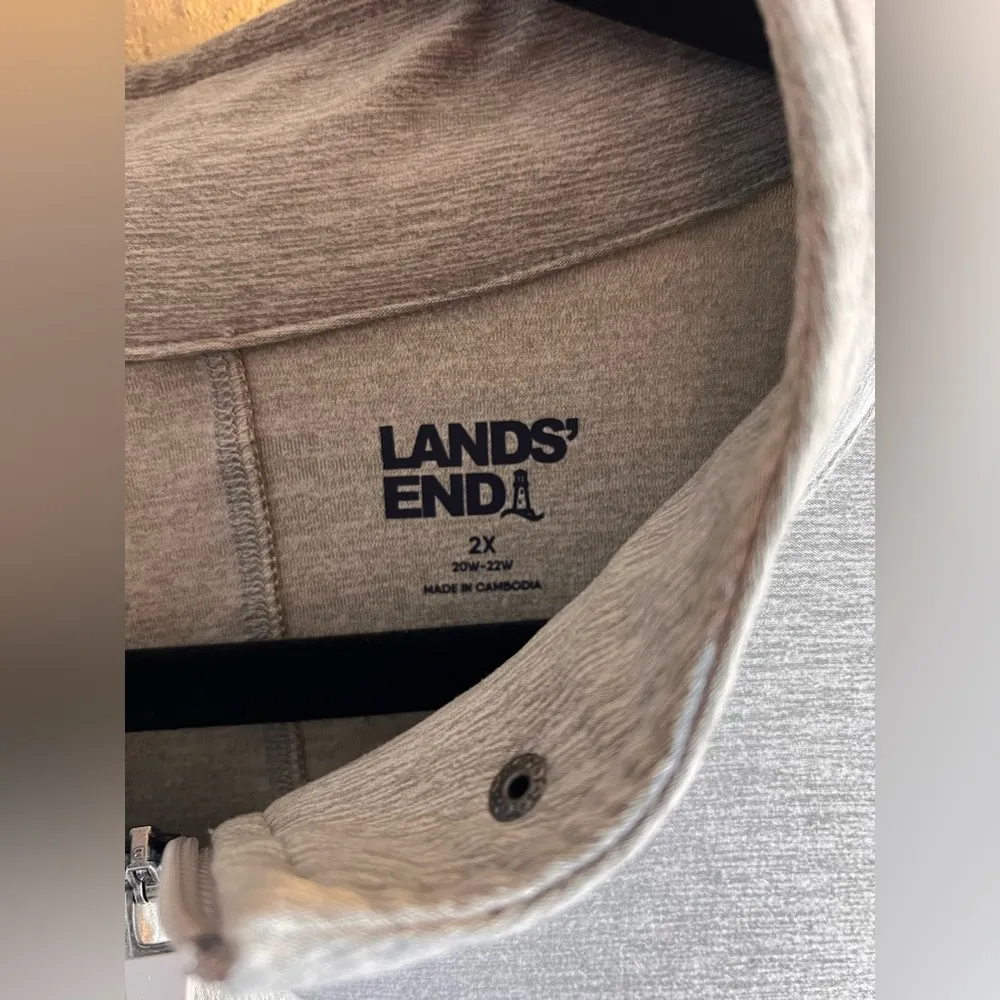 Lands' End Gray Long Sleeve Tee NWOT
Lightweight quarter zip kangaroo pocket Size 2X - Image 2