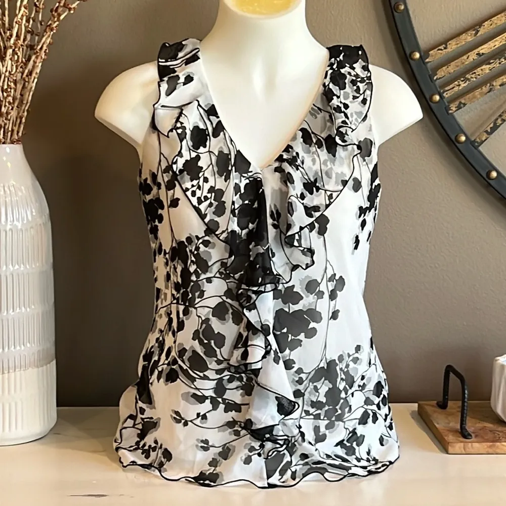 BCX Black & White Sleeveless Ruffle Front Lace Inset Top Size Small - Image 4