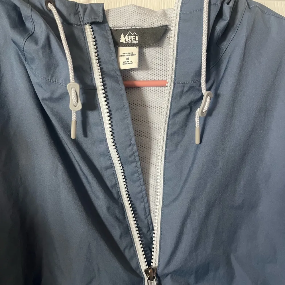 REI Blue Windbreaker Lightweight Hooded Jacket Size M - Image 2