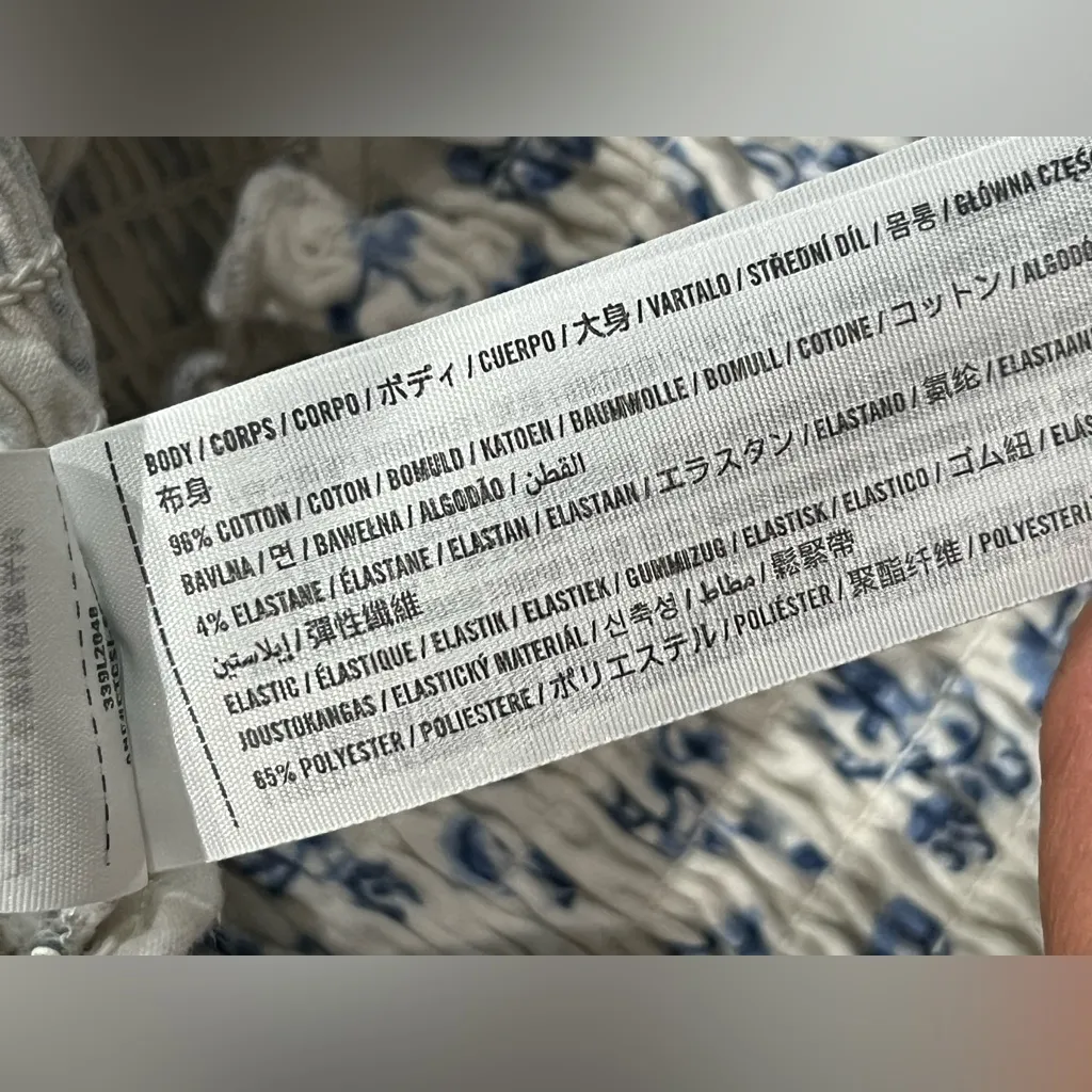 HOLLISTER CALIFORNIA SMOCKED CROPPED FLORAL TOP BLUE SIZE SMALL - Image 8