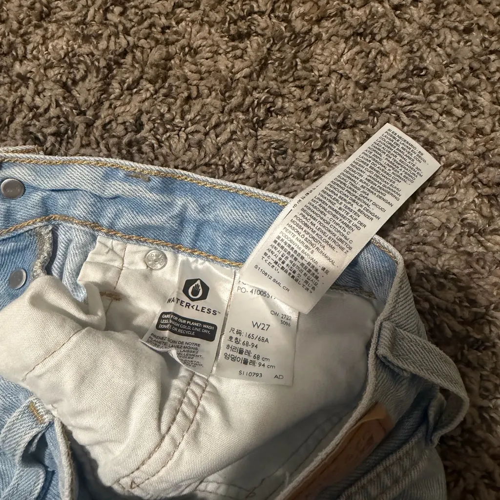 Levi’s 501 Light Wash Denim Short Blue Size 27 - Image 3