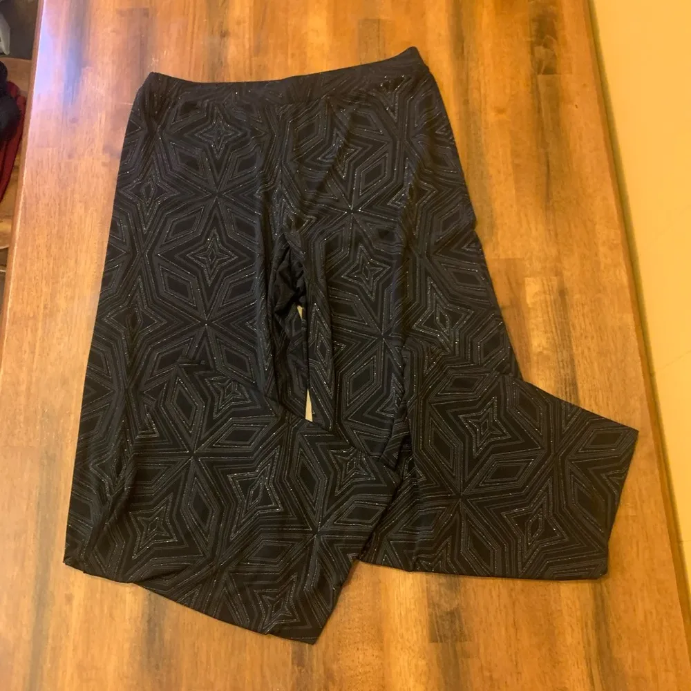 CATO Pants Women’s 14/16 Wide leg Stretch pull on Silver Sparkle Thread Design - Image 2