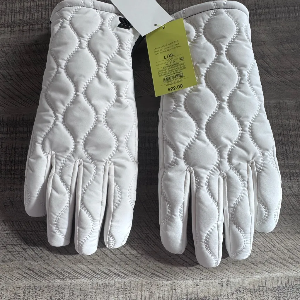 All in Motion Black and White Quilted Gloves - Image 5