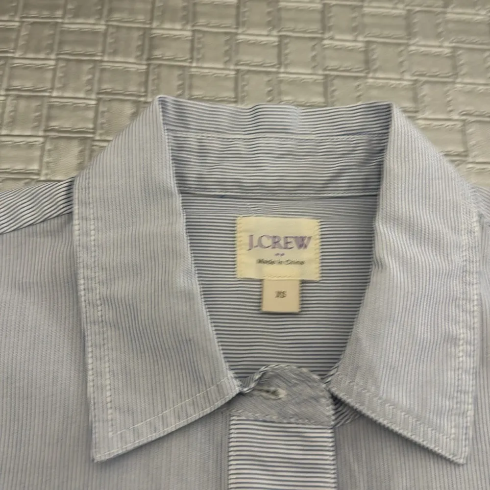 J.Crew Women’s Short Sleeve Popover Shirt Blue Pinstripe 100% Cotton Size XS - Image 3