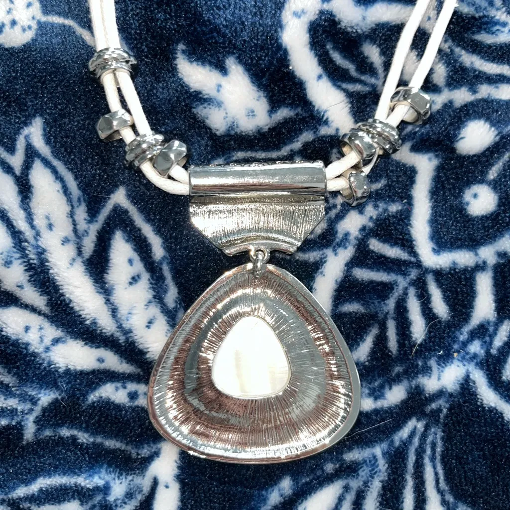 Chico's Necklace & Earrings Mother of Pearl Jewelry Set - Image 6