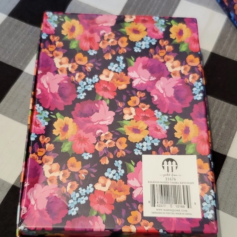 🐻 Picket Fence Ribbon Tassel Keychain Pink - Image 3