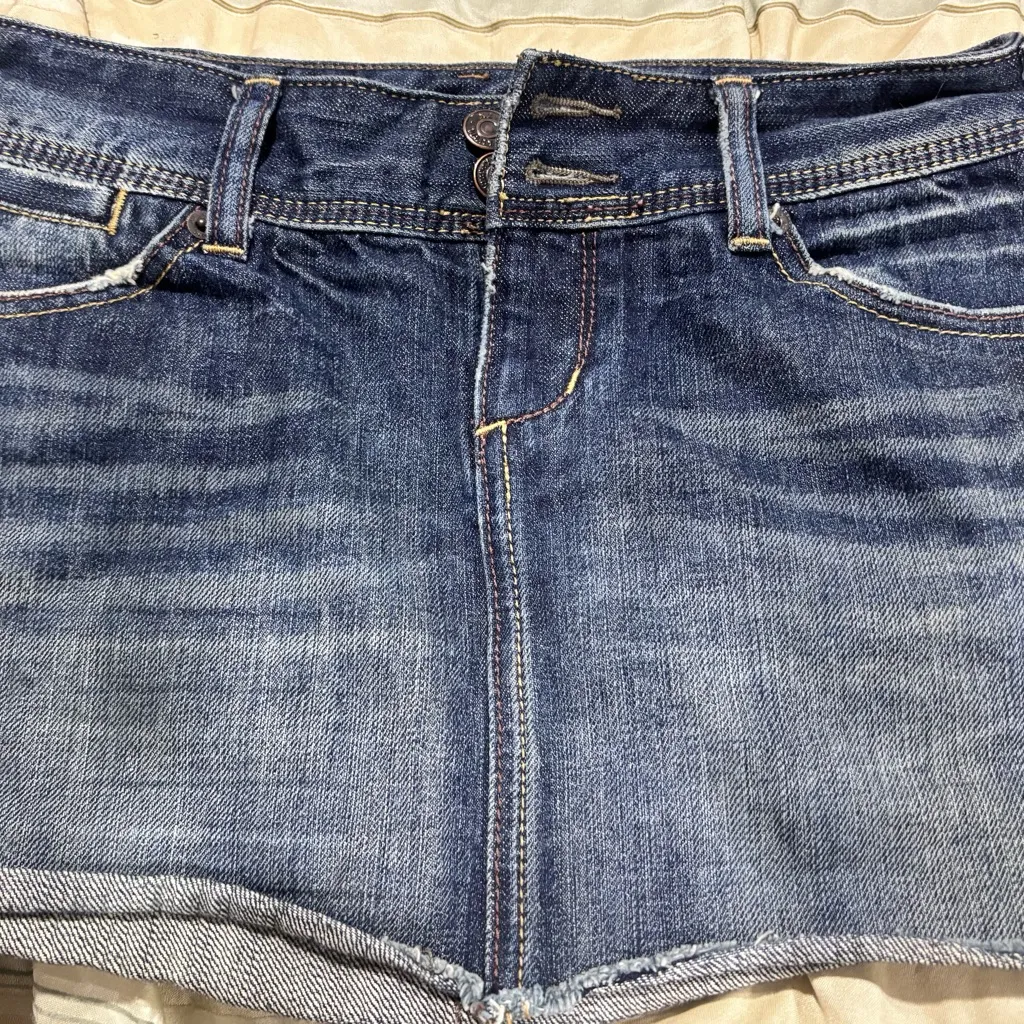 Denim Mini Skirt with Distressed Details Blue Size 2 - Image 4