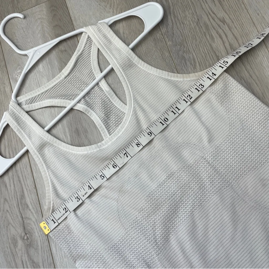 Lululemon Swiftly Tank Top White (size 6) racerback workout running activewear - Image 3