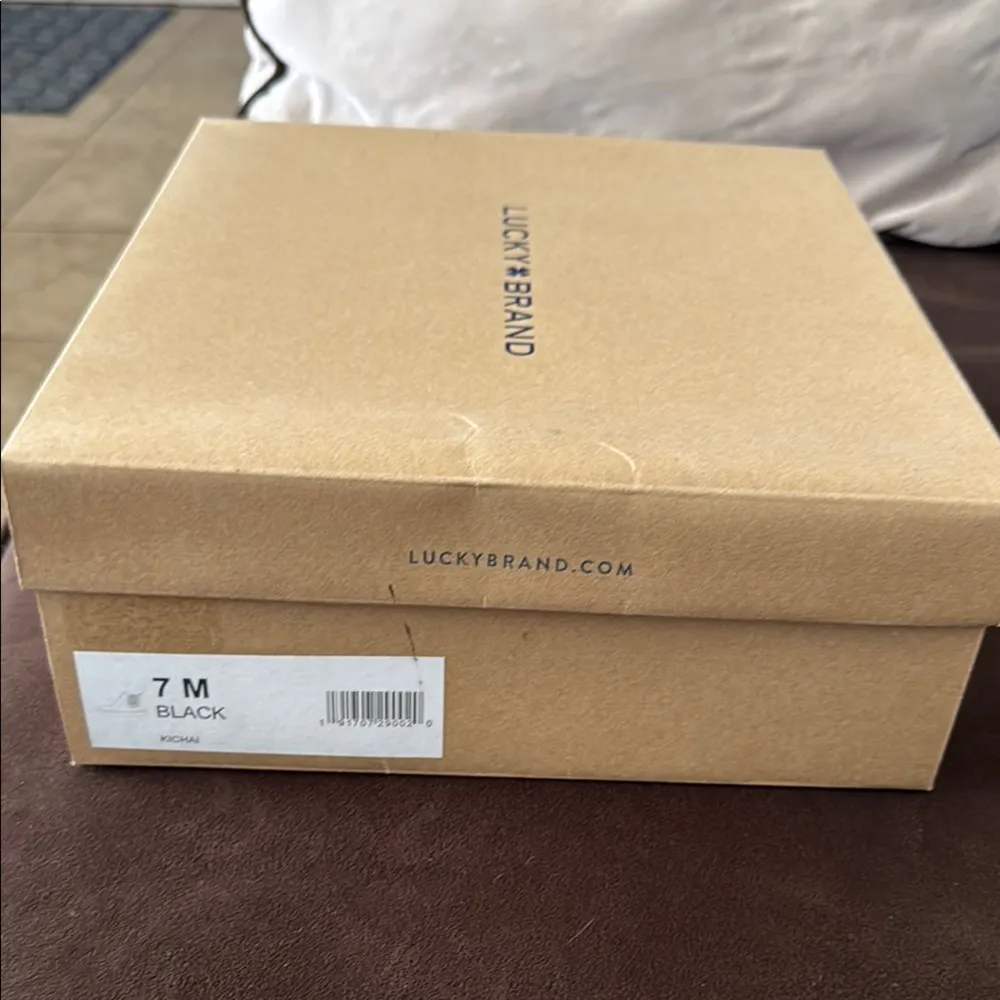 NIB Lucky Brand Kachai Chelsea Boot Black Suede White Faux Shearling Fur Size 7 - Image 2