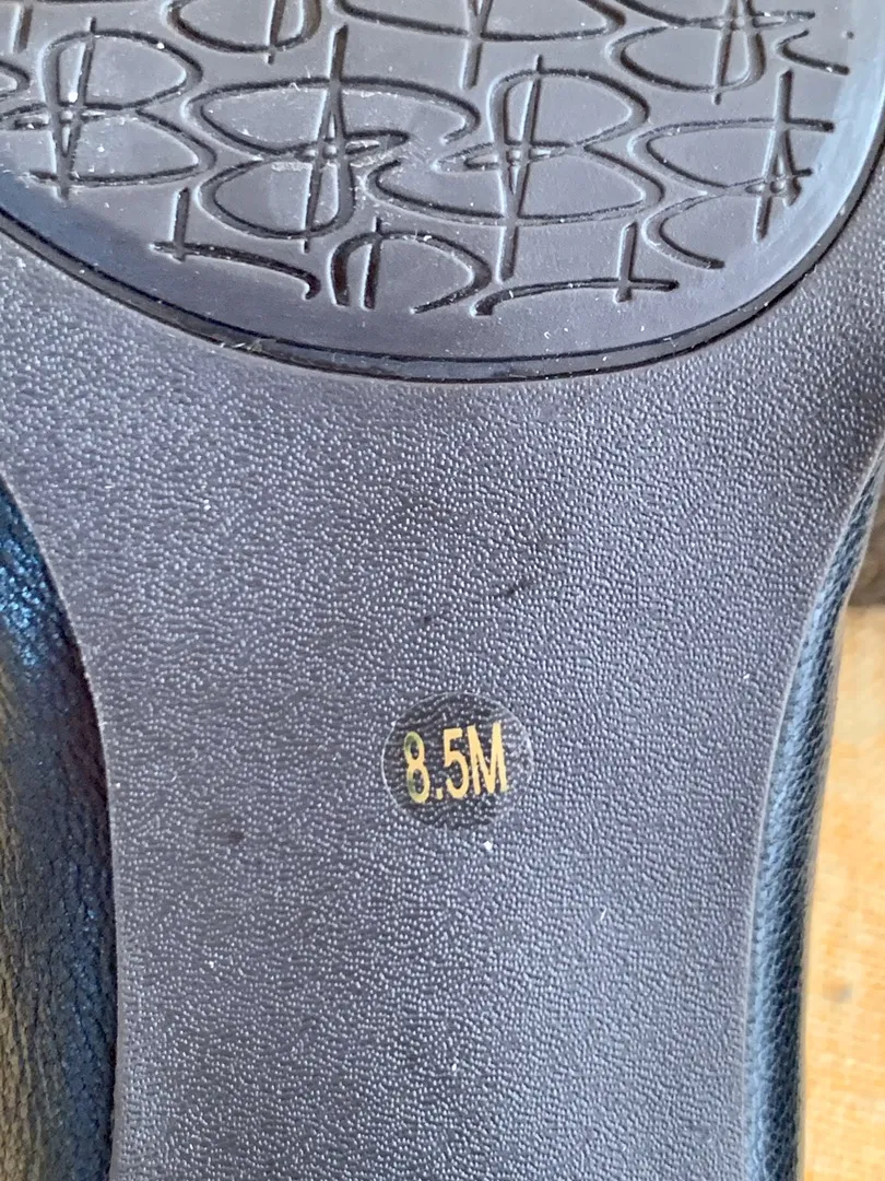 B Makowsky Heeled Loafer Shoe 8.5 - Image 9