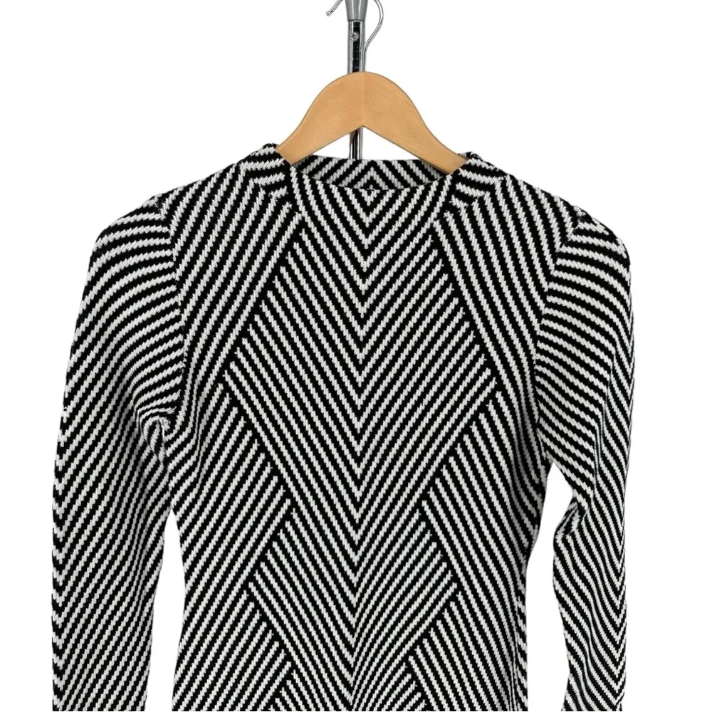 Karen Millen Chevron Pattern Knit Midi Pencil Skirt Black White sz Small Bodycon - Image 5