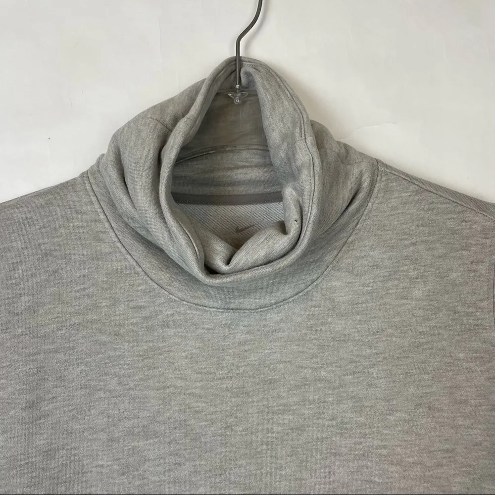 Nike womans size XL Gray Dri FIT Cowl Neck athletic Sweatshirt  pockets 860130 - Image 3