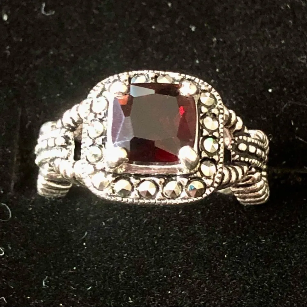 Cushion Cut Garnet Marcasite Metalwork Sterling Silver Ring Sz 6-1/2 - Image 4