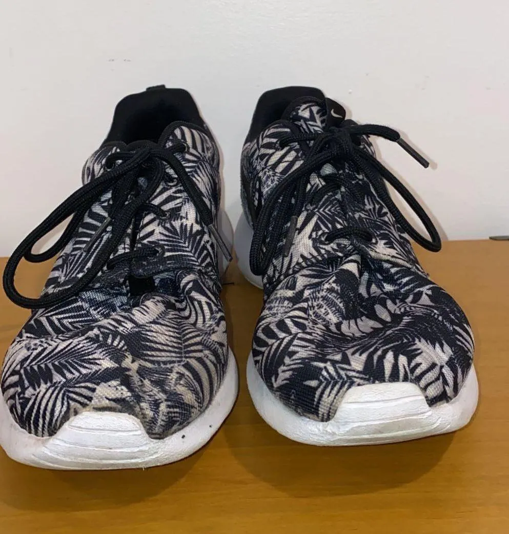 Nike Palm Tree  Shoes - Image 2