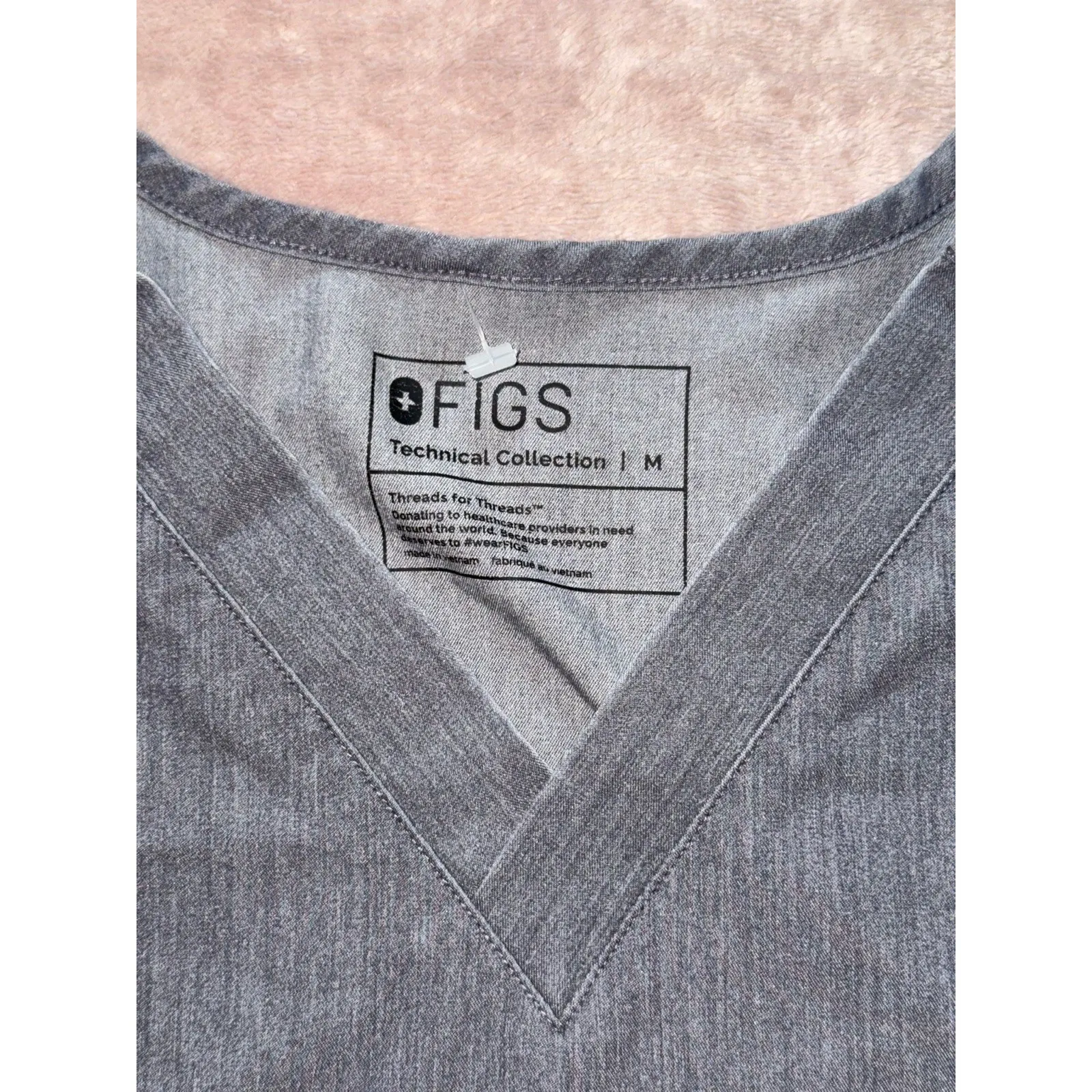 Figs‎ Catarina Top Women's Scrub V-neck Gray Size Medium - Image 3