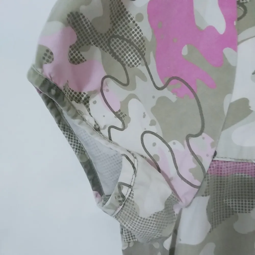 White Cross M Pink Green Cammo Scrub Top Size M - Image 7
