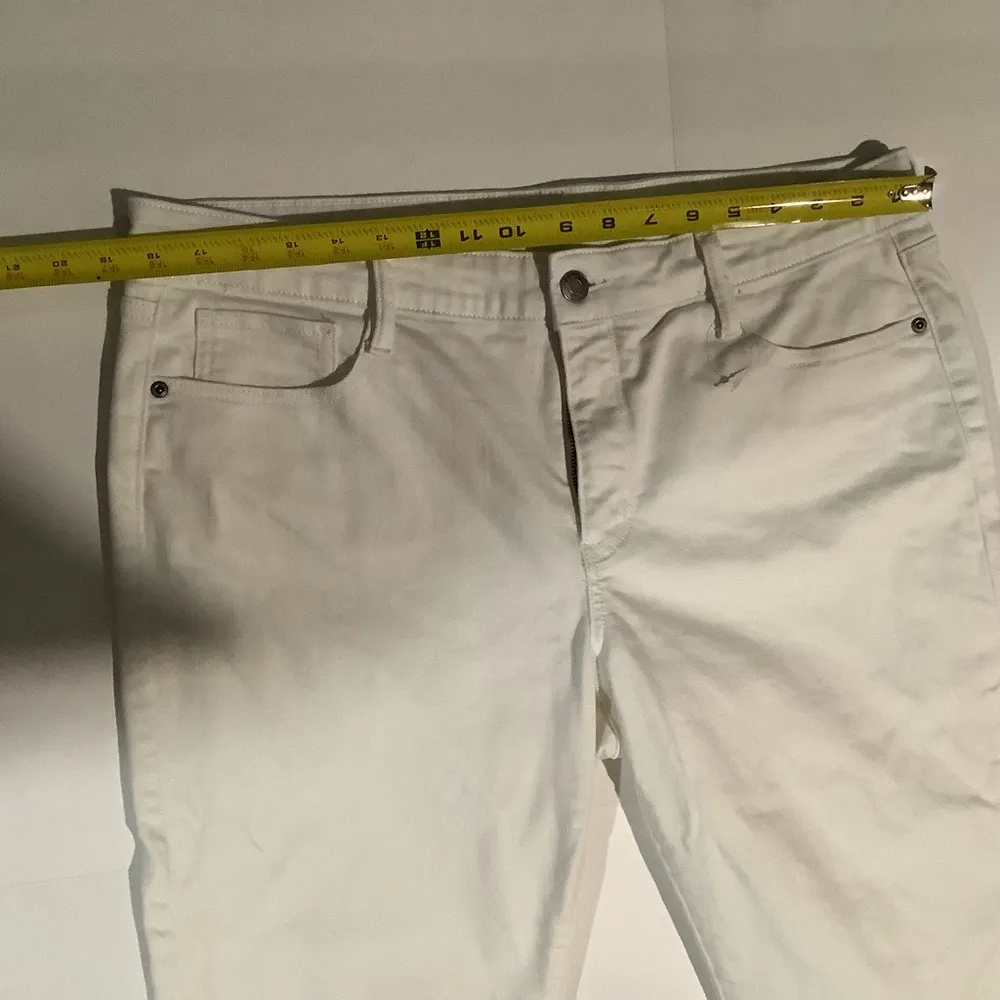 St. John's Bay white Capris - Image 3