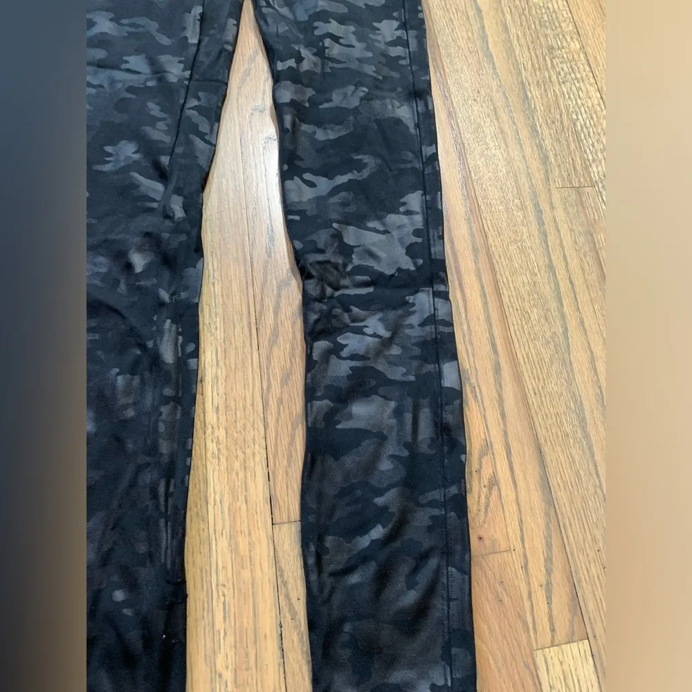 Spanx black camo camouflage leggings medium - Image 3