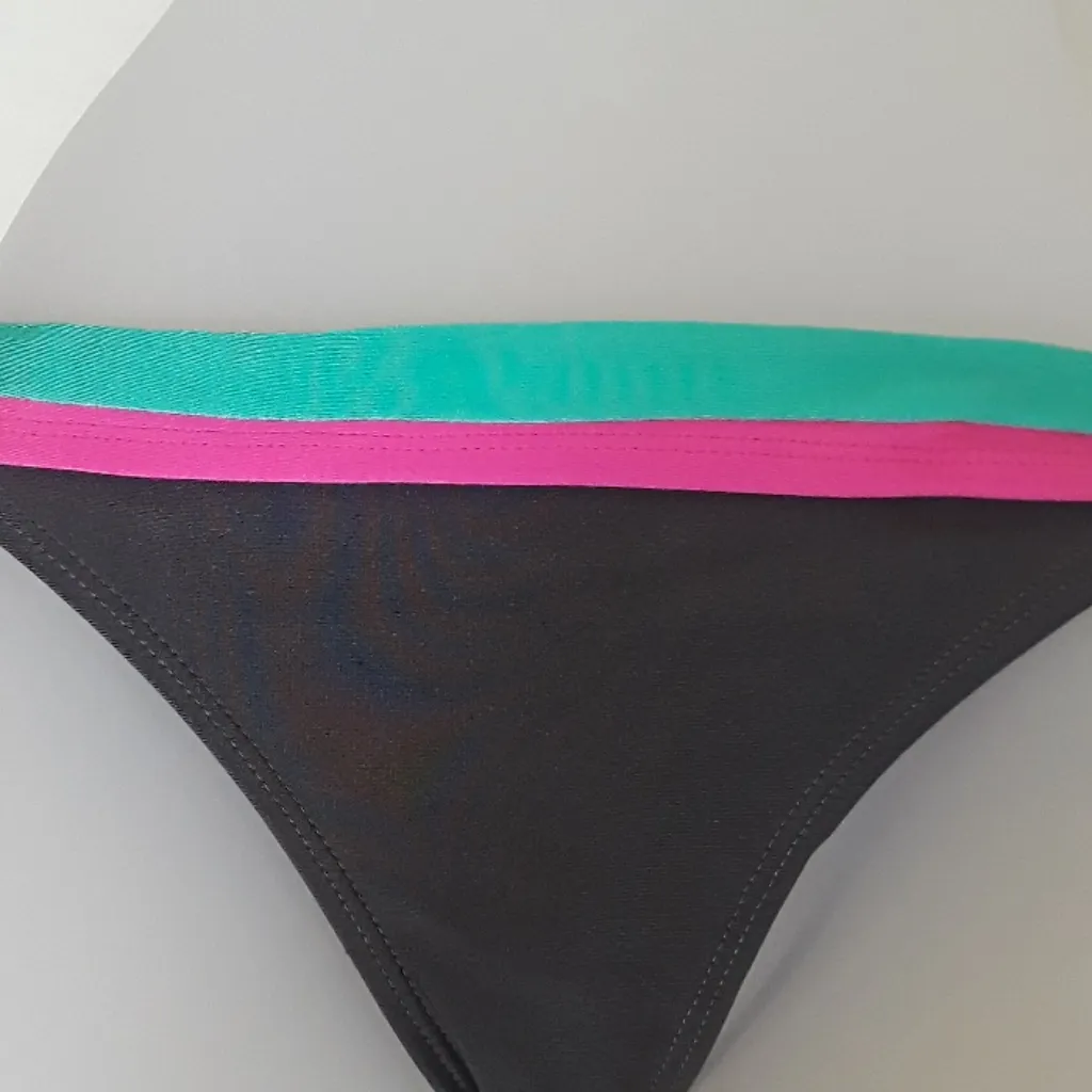 🌞NWT Raisins 2pc Gray Bandeau top and bottom A-12 - Image 5