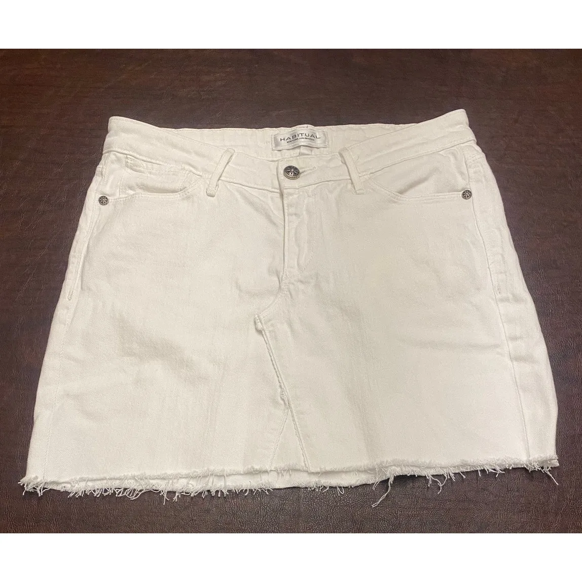 Habitual White Fray Hem Made in‎ USA Denim Skirt Size 28 / 6 Coastal Casual - Image 2