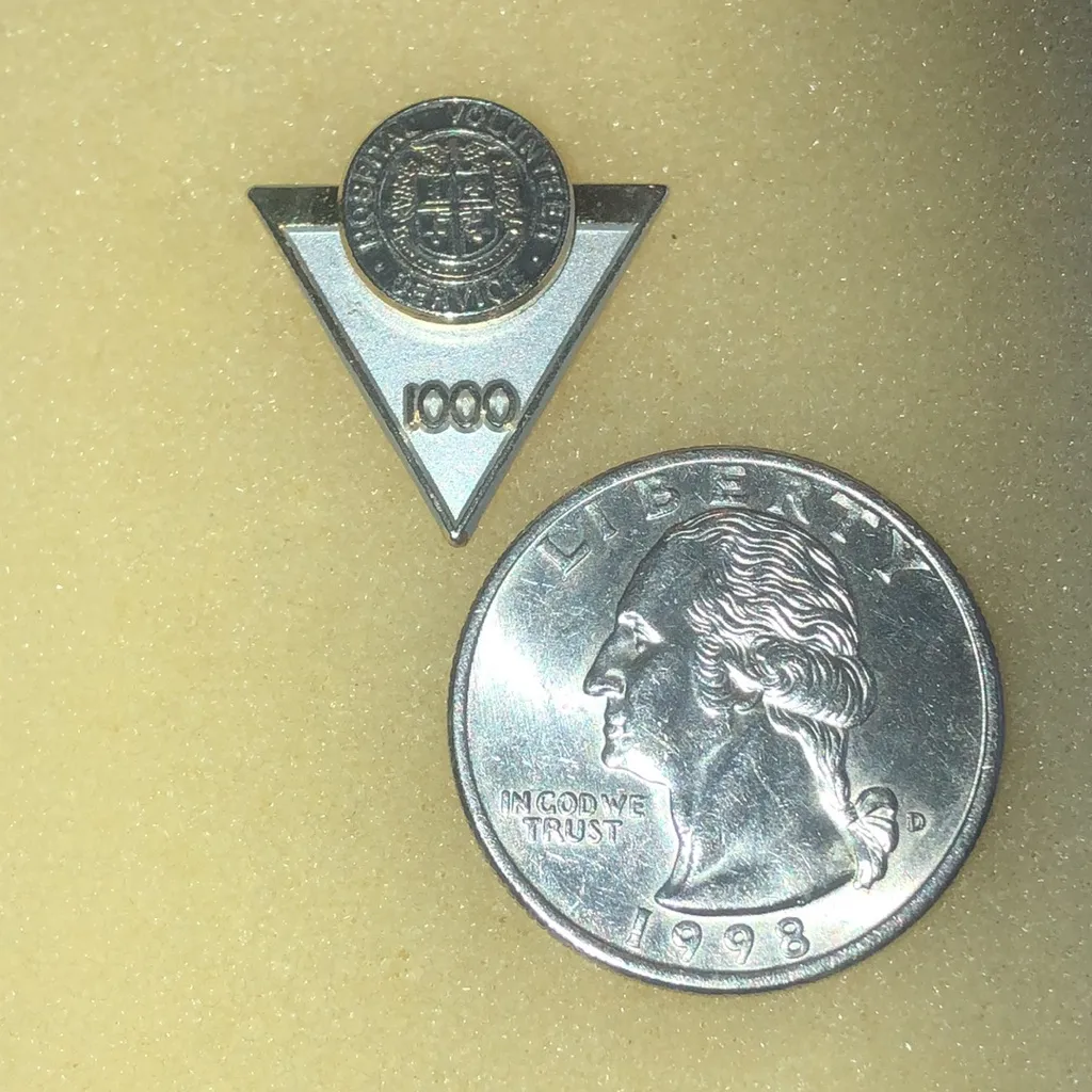 Silver Tone Vintage Hospital Volunteer Service 1000 Hours Pin - Image 3