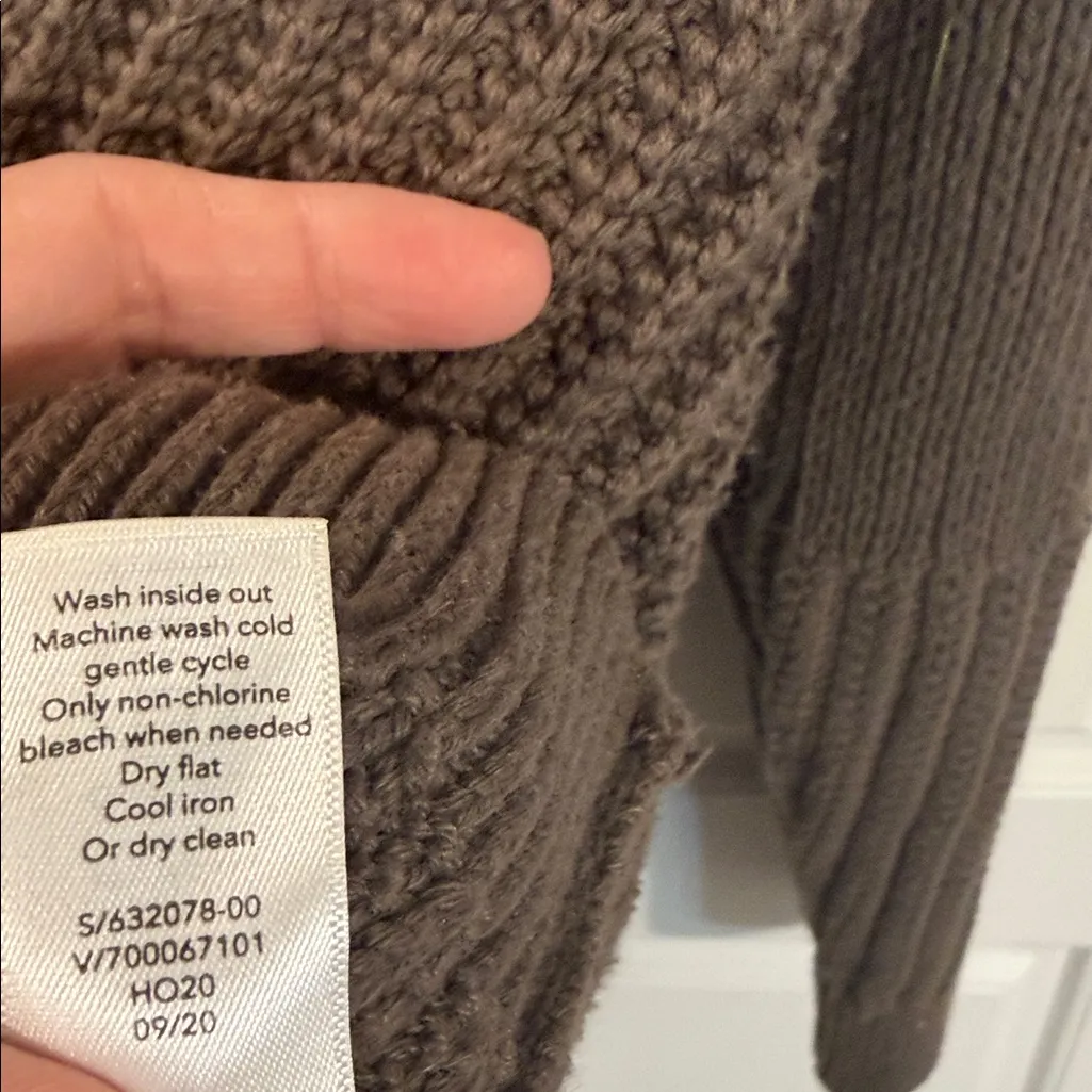 Athleta Teton V Neck Sweater medium - Image 10